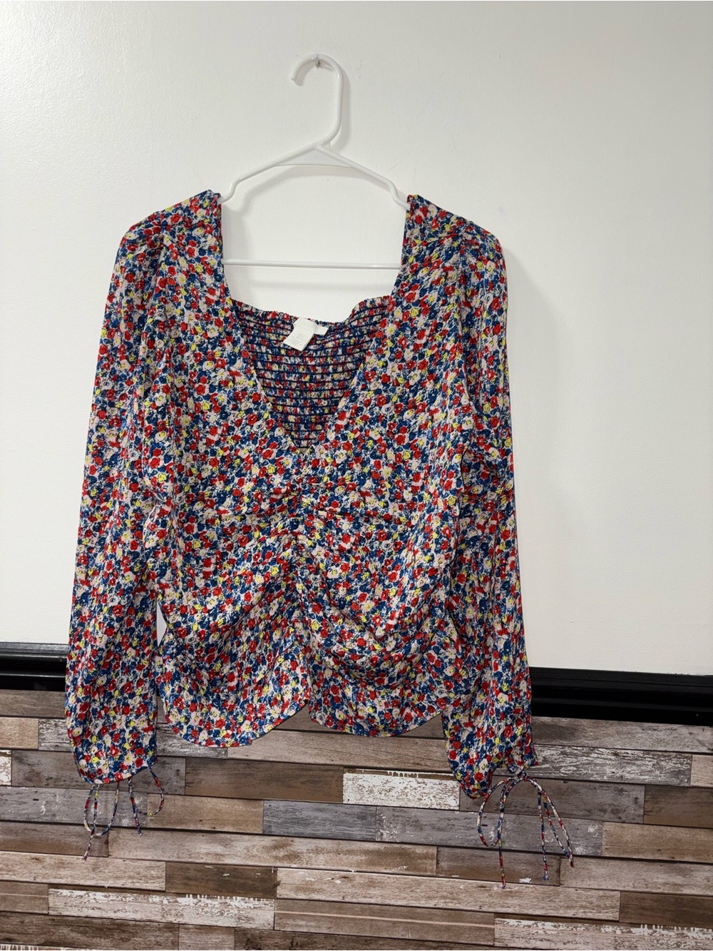 H&M Multicolor Floral V-Neck Long-Sleeve Blouse Size Large